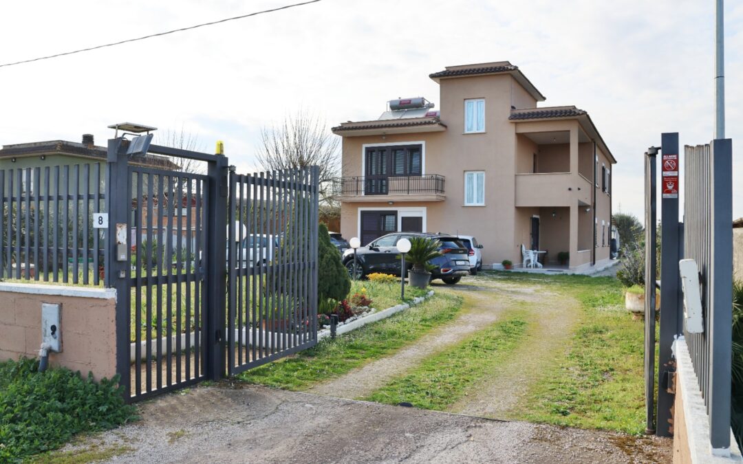 Ampi appartamenti indipendenti con giardino