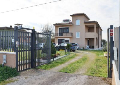 Ampi appartamenti indipendenti con giardino