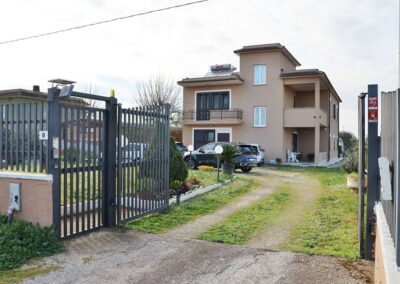 Ampi appartamenti indipendenti con giardino
