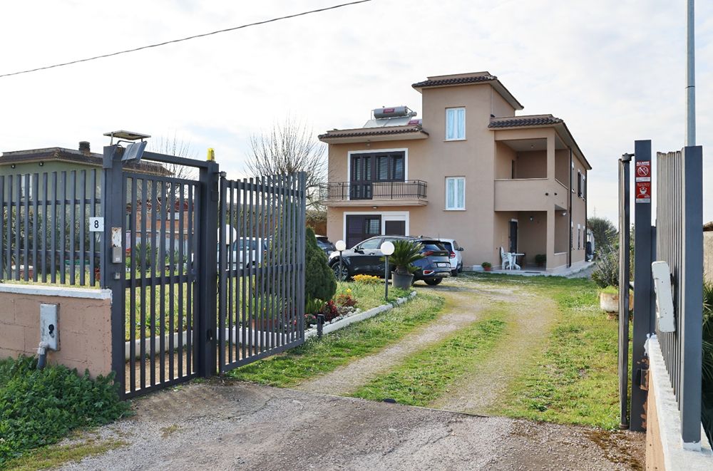 Ampi appartamenti indipendenti con giardino